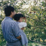 0150-Picking_apples_with_daddy_5