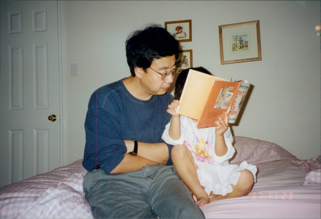 0210-Reading_time_with_Aurea_12